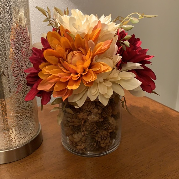 Beautiful Faux Floral Arrangement - Picture 2 of 9